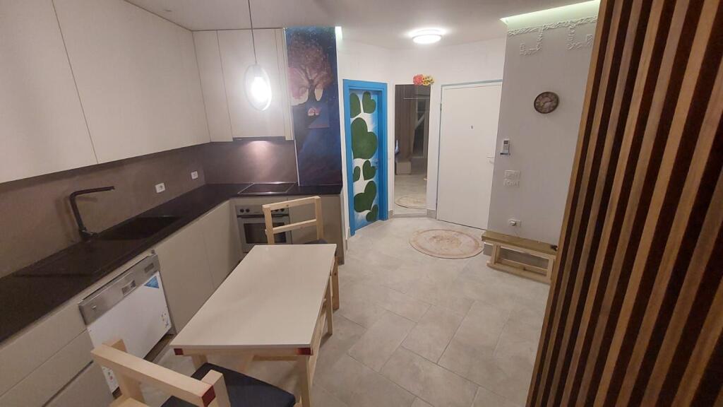 Jepet me qira apartament 1+1 te kodra e diellit 2