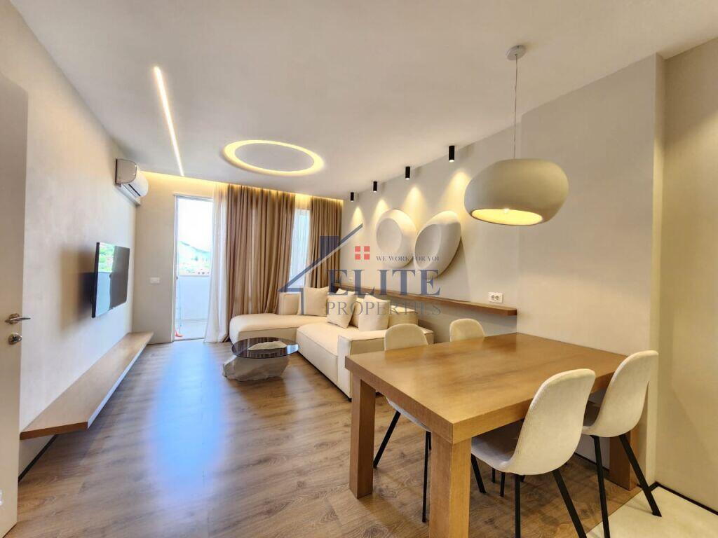 Pallatet Cabej, apartament 1+1 me qira