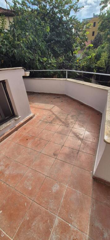 Villa su due piani in affitto, Rruga e Dibres