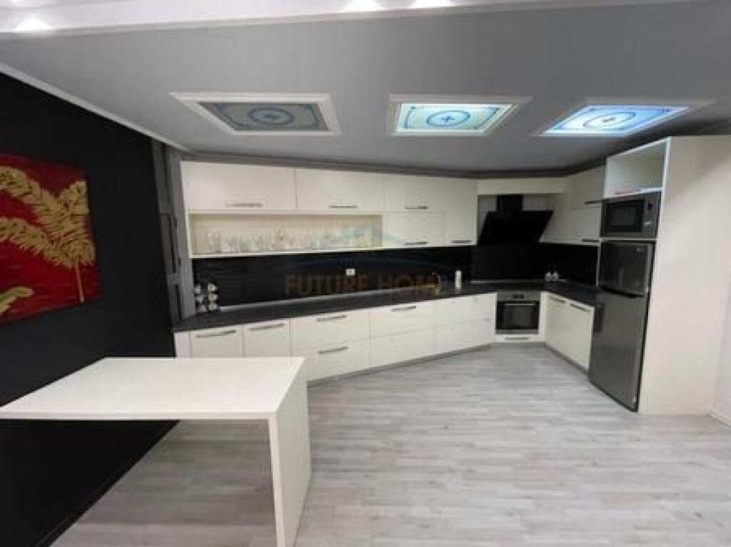 Shitet Apartament 2+1+2+ Verande, Pallati me Shigjeta