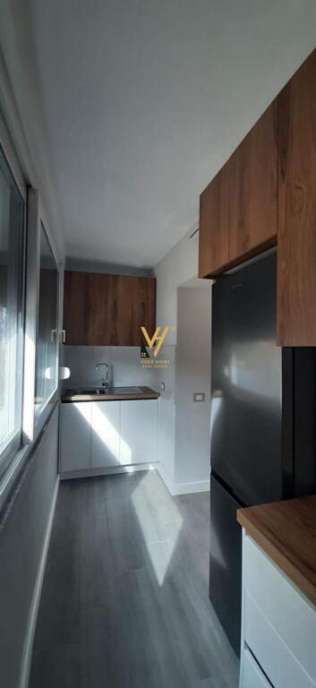 UFFICIO 59 M2 IN AFFITTO A SHKOLLA E KUQE 500 EURO