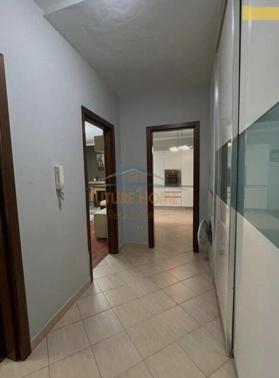 Jepet me Qira Apartament 1+1, Pazari i Ri, Tiranë