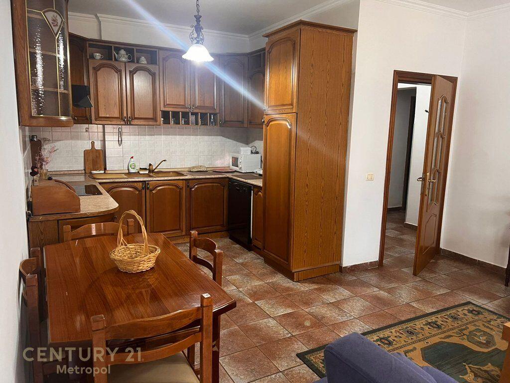 Appartamento 2+1 in Affitto, Ginnasio Partizani 650 € /Mese