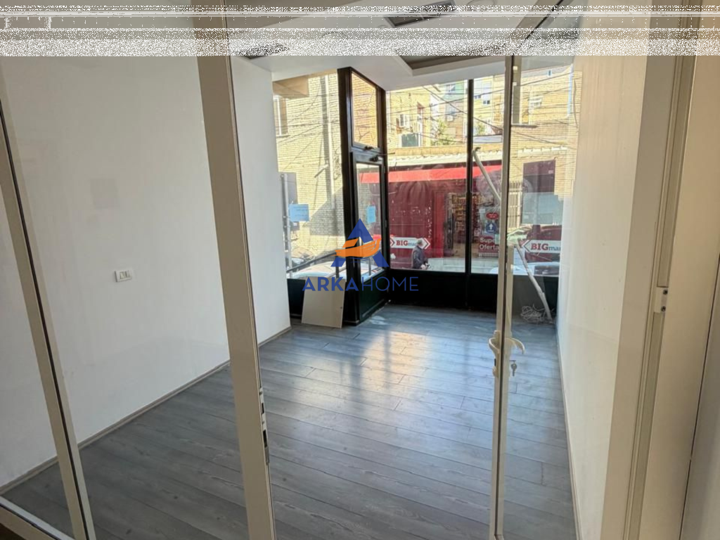 AFFITTASI UFFICIO DI 150M2 "IN VASIL SHANTO" 1500 EURO