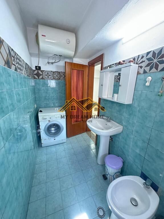 VENDESI APPARTAMENTO 1+1 CENTRO DURAZZO!