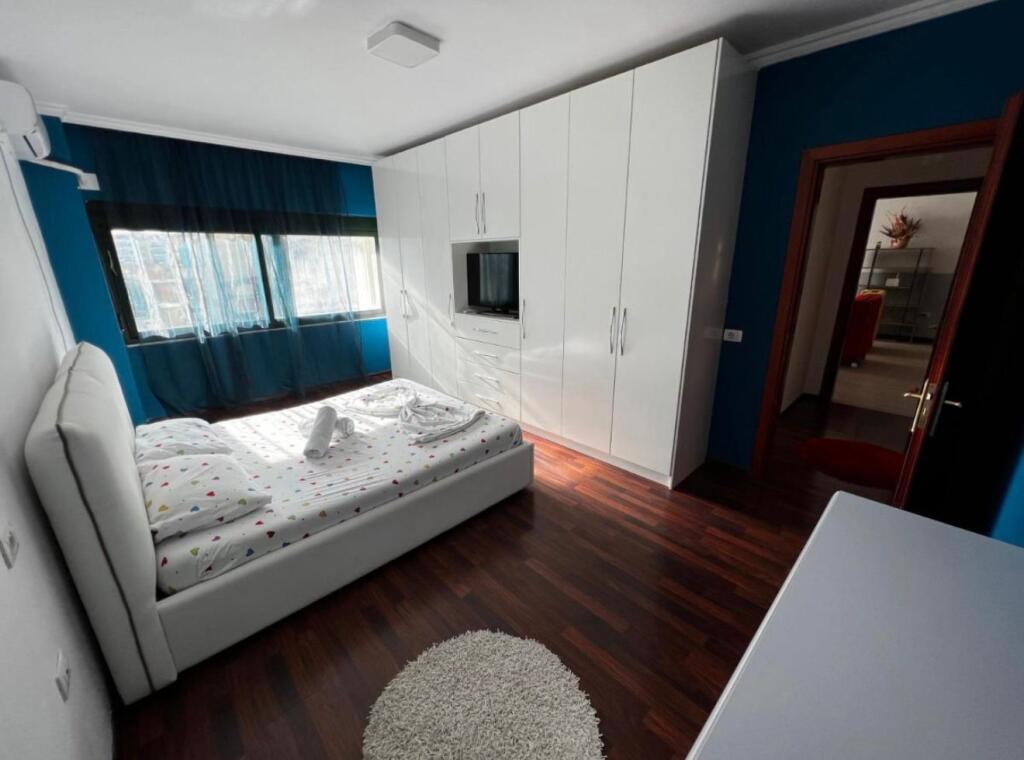 📌Jepet me qira apartament 2+1 📍ne Rrugen e Kavajes!