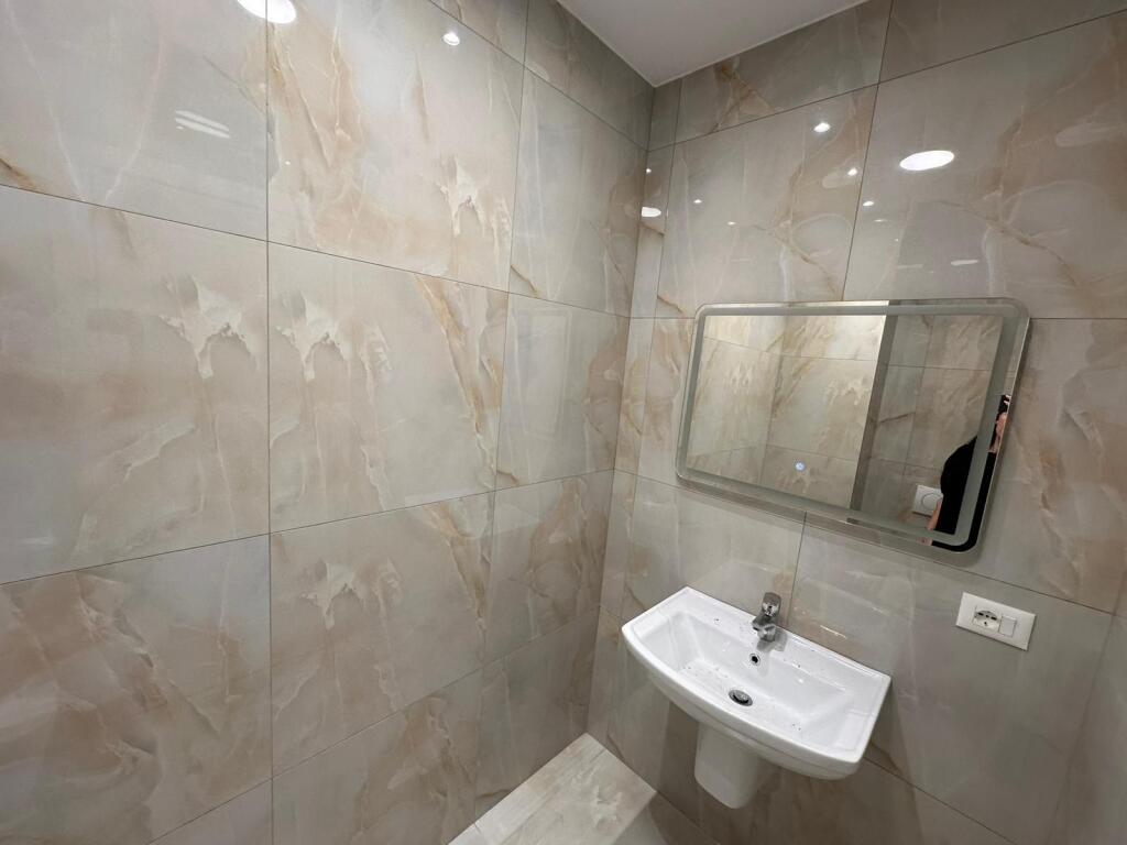 🏢 Appartamento 2+1 + posto auto in affitto 📍 Rruga e Kosovarëve, Lake View Residence