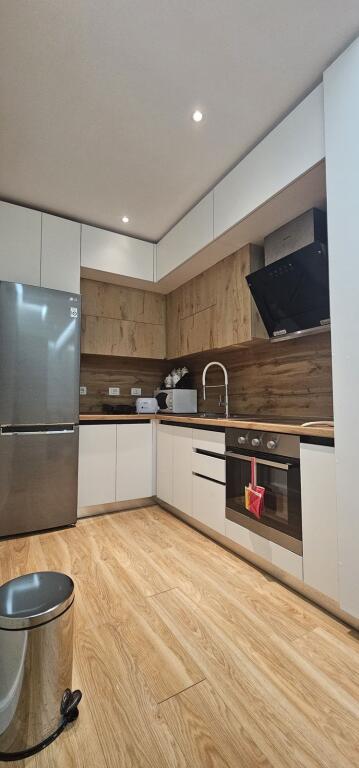 Jepet me qera apartamenti 1+1 te Fusha e Aviacionit  700 €