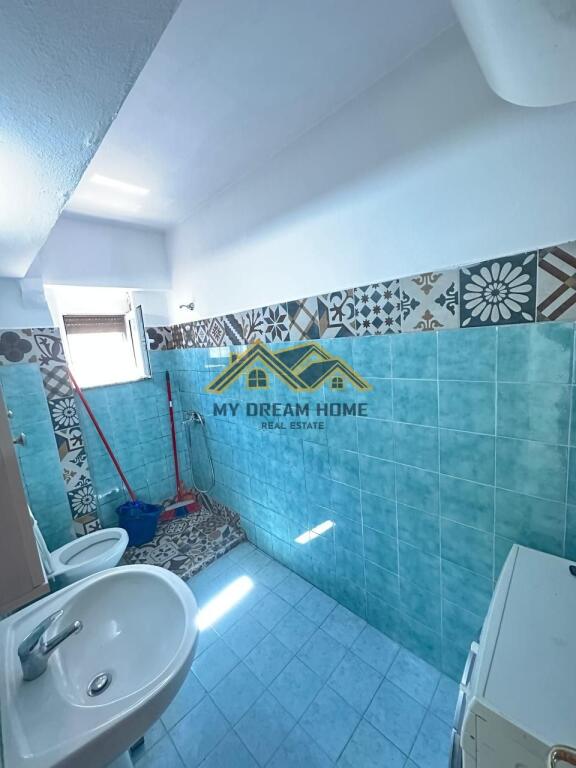 VENDESI APPARTAMENTO 1+1 CENTRO DURAZZO!