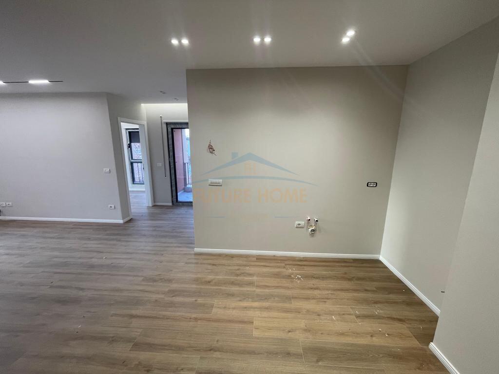 Shitet, Apartament 2+1, Pazari i Ri, Tiranë.