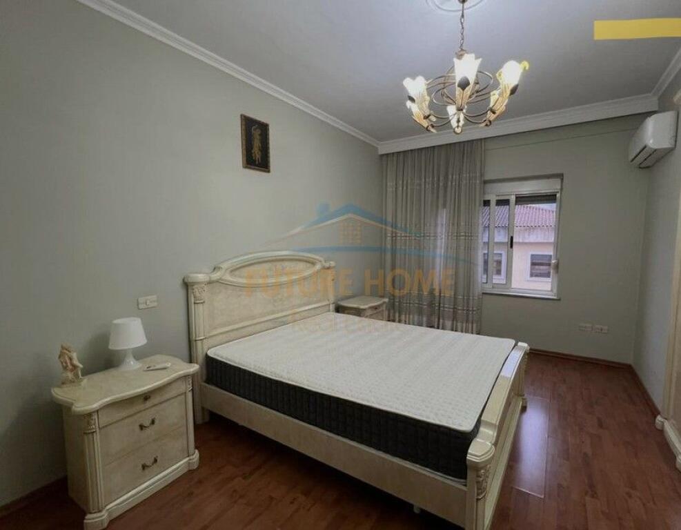 Jepet me Qira Apartament 1+1, Pazari i Ri, Tiranë