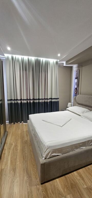 Jepet me qera apartamenti 1+1 te Fusha e Aviacionit  700 €