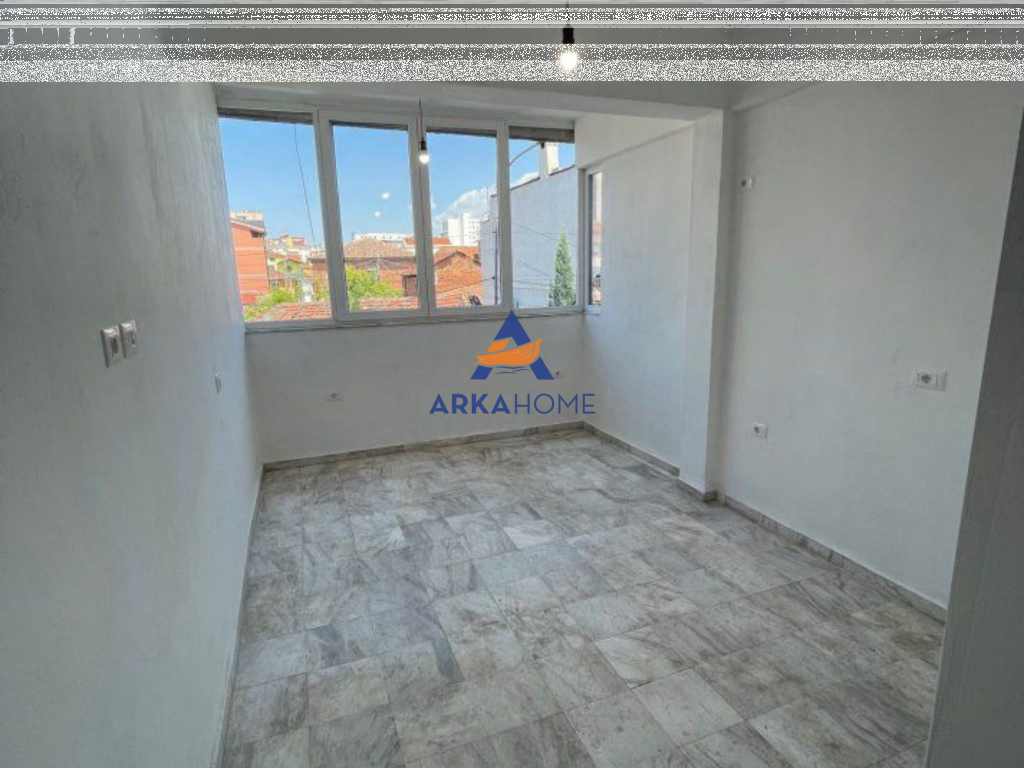 LOCALE COMMERCIALE IN AFFITTO 90 M² "TIRANA, VIA 4 DESHMORET" 800 EURO