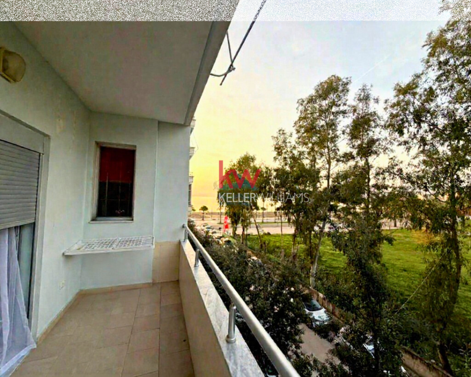 APPARTAMENTO IN VENDITA 2+1+2 con vista mare laterale SUL LUNGOMARE DI VALONA