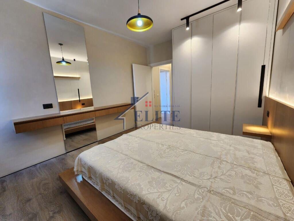Pallatet Cabej, apartament 1+1 me qira