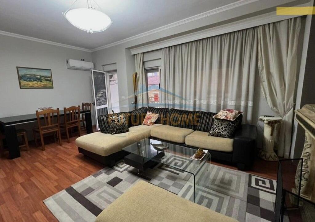 Jepet me Qira Apartament 1+1, Pazari i Ri, Tiranë