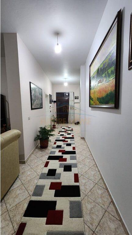 In vendita, Villa su 3 piani, Sauk, Tirana
