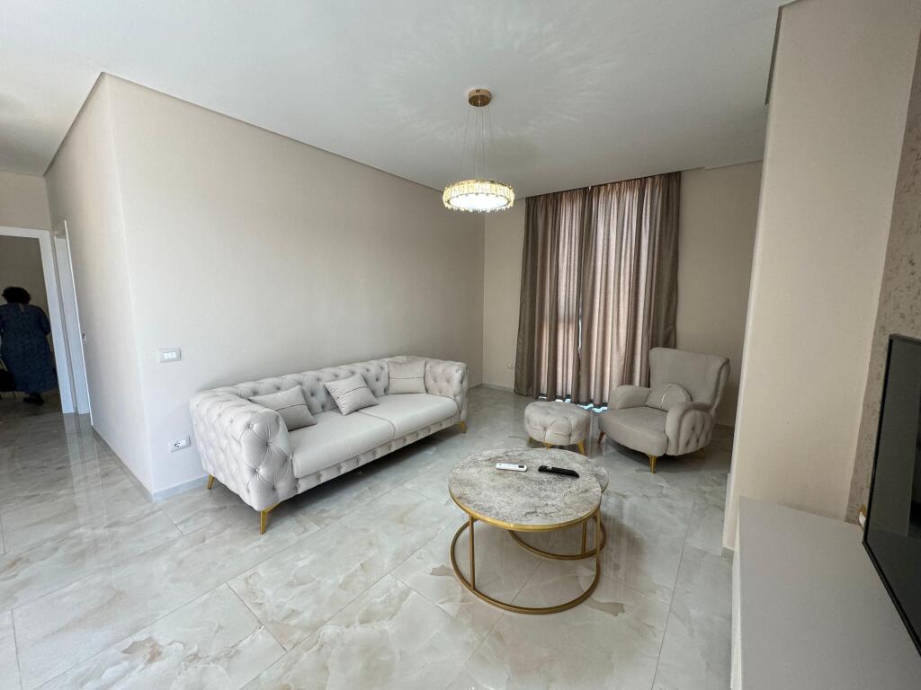 Affitto, super appartamento 2+1+2  9° piano, palazzo nuovo con 2 ascensori  Appena arredato, mai abitato prima  Prezzo 900€  Vicino a Milo 2000, di fronte a Amerikan 3