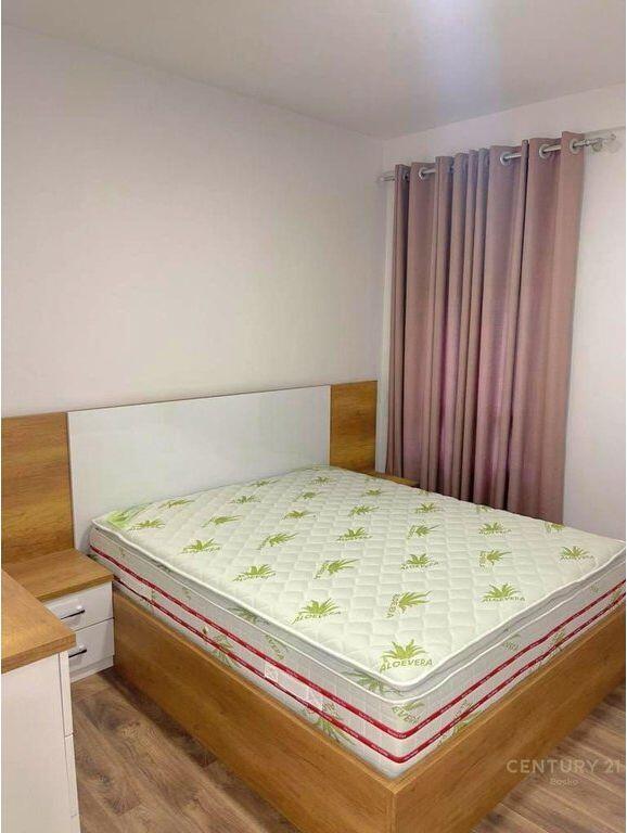 Jepet me qira apartament 2+1 Rruga 5 Maj .