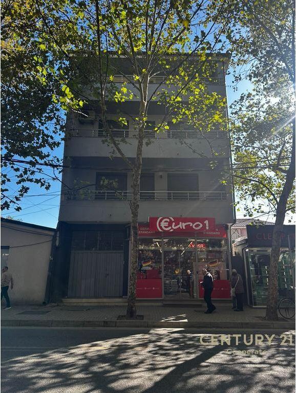 SHESIM GODINË KOMERCIALE 4-KATËSHE NË QENDËR TË XHAMLLIKUT 1,360,000 €