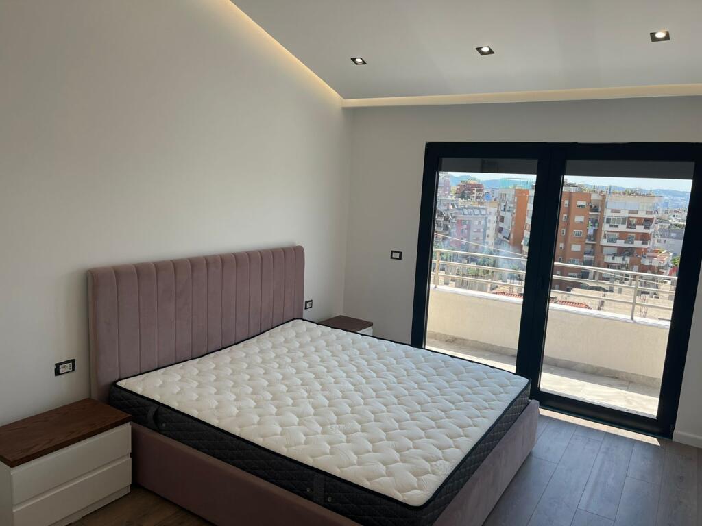 Jepet me qira apartament 2+1, Fresk