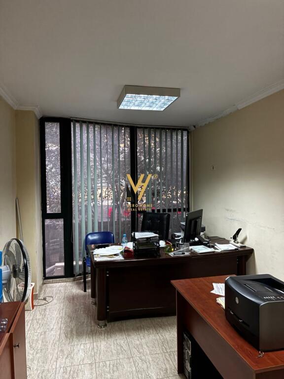 VENDITA AMBIENTE 18 M2 A MYSLYM SHYRI 100.000 EURO