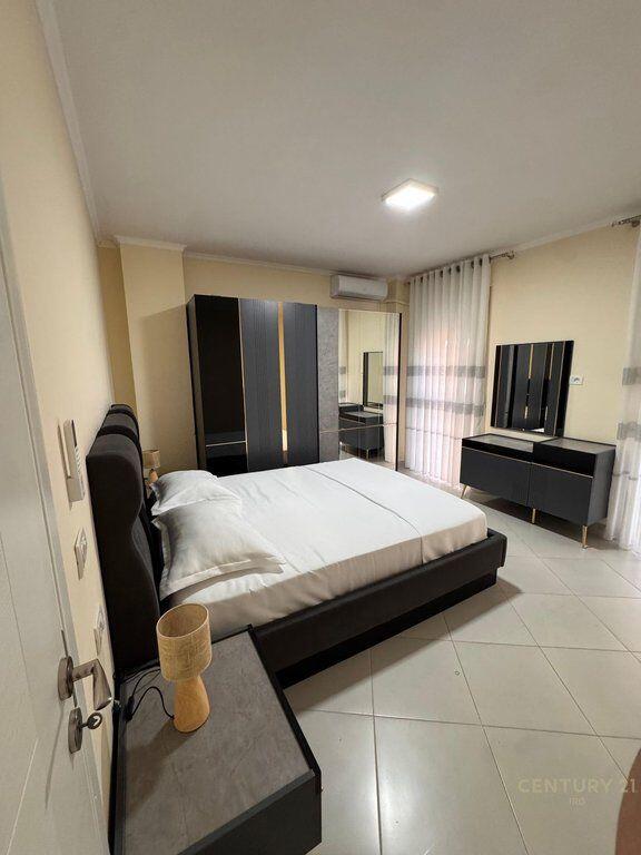 APARTAMENT 2+1 ME QERA PRANE PROKURORISE SE TIRANES!