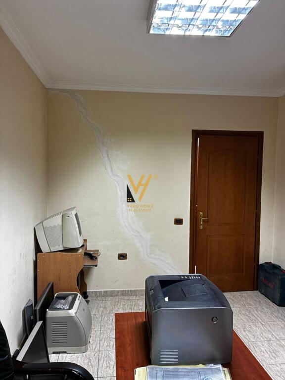VENDITA AMBIENTE 18 M2 A MYSLYM SHYRI 100.000 EURO