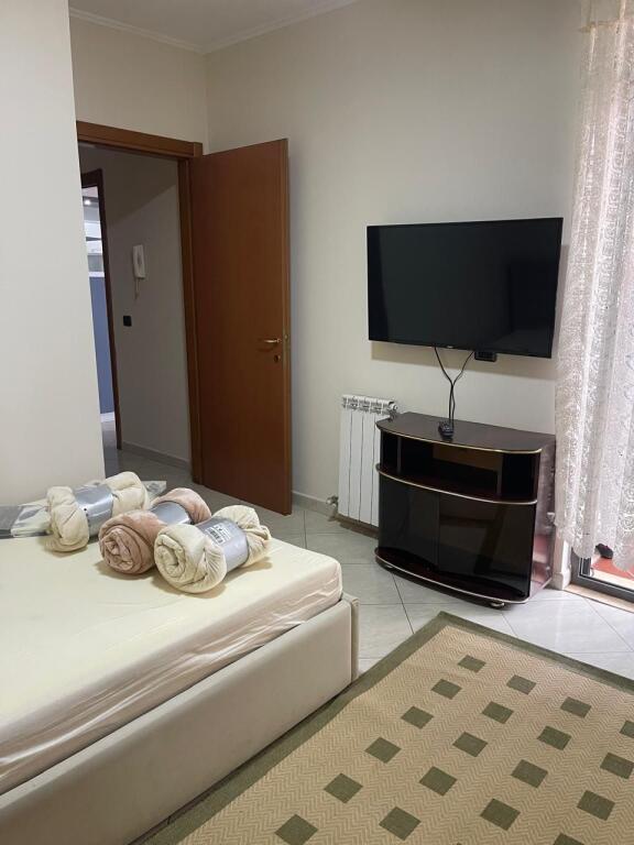 Apartament 3+1 me Qira në Qendër të Tiranës