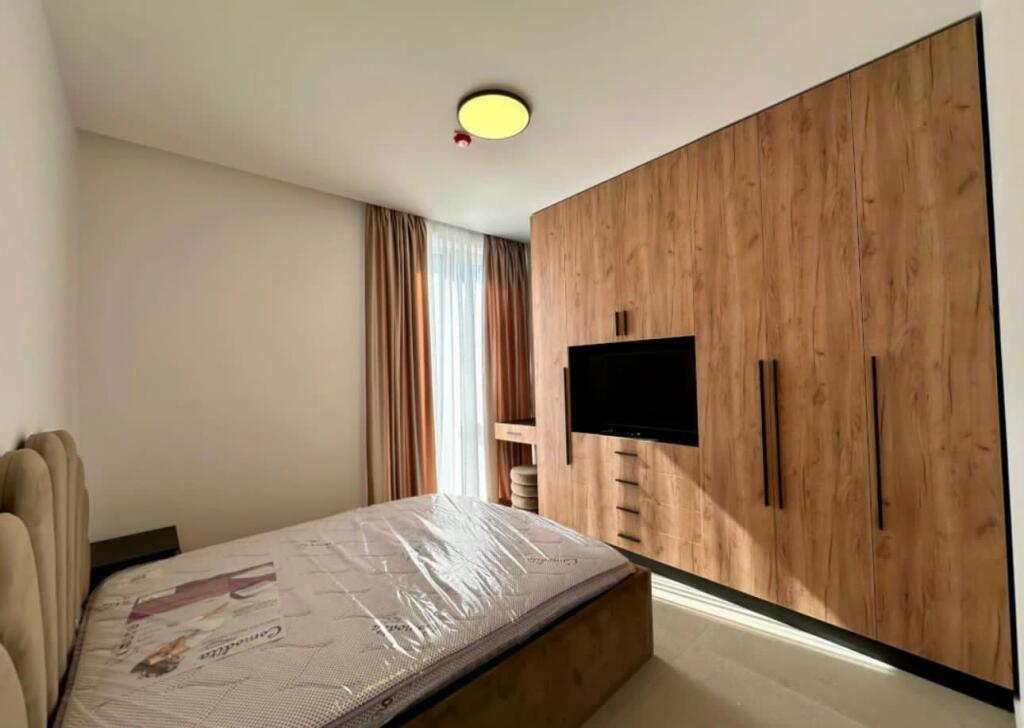 📣 Apartment 2+1+2 for rent – Residenca Forest (Dry Lake)  • 2nd floor • Fully furnished, new investment • Living room + modern kitchen • 2 bedrooms • 2 bathrooms • Balcony • Parking space included  💶 1300€ / month 📍 At Dry Lake –  