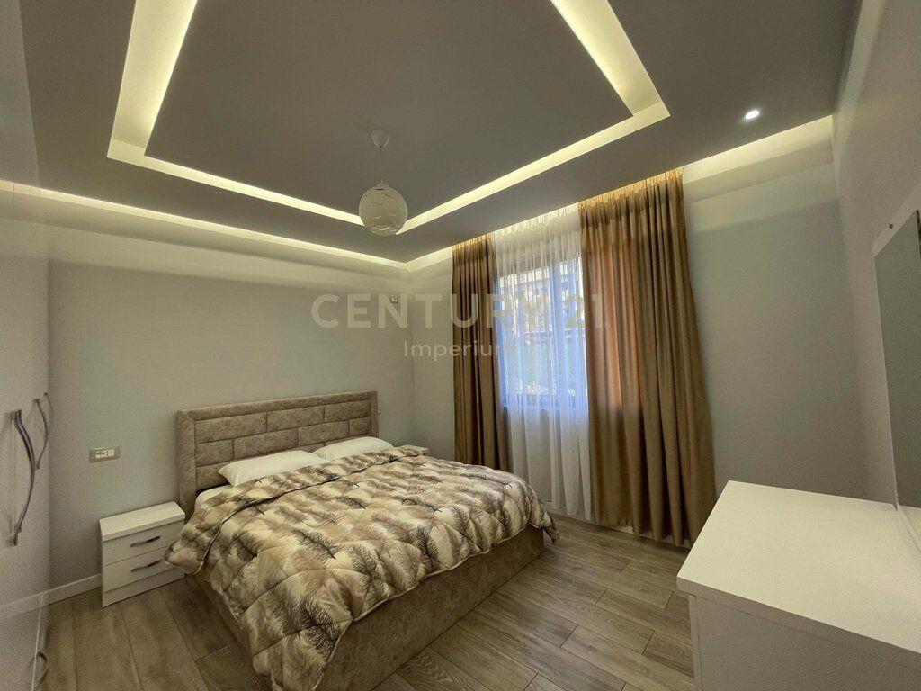 Villa Attaccata su 2 Piani in Vendita a Golem – 3 Camere da Letto | 2 Bagni | Cortile Privato 🌴 150.000 €