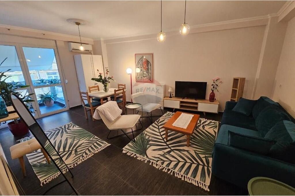 Apartament - Për Qira - Rruga e Barrikadave, Tiranë