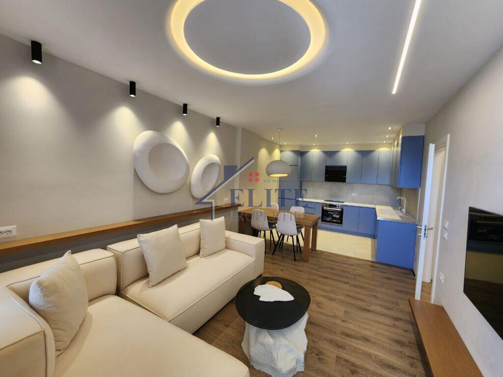 Pallatet Cabej, apartament 1+1 me qira
