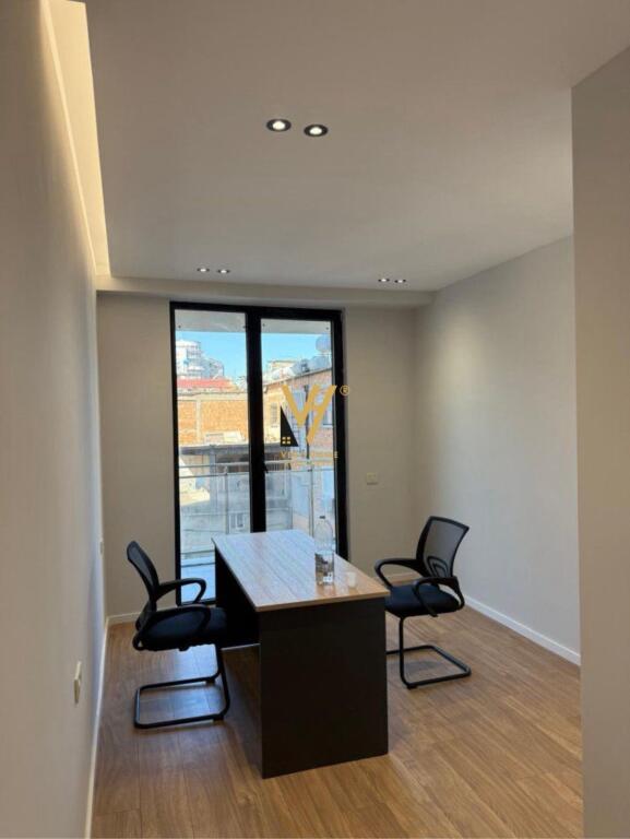 OFFICE 70 M2 FOR RENT NEAR MINE PEZA 700 EURO