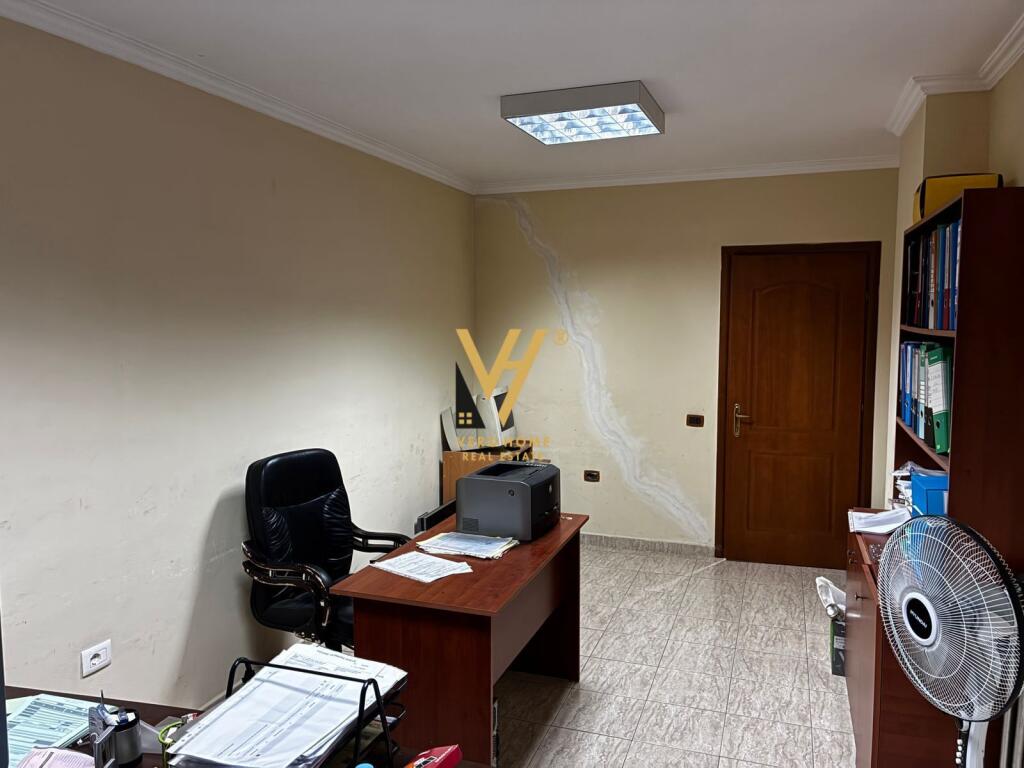 VENDITA AMBIENTE 18 M2 A MYSLYM SHYRI 100.000 EURO