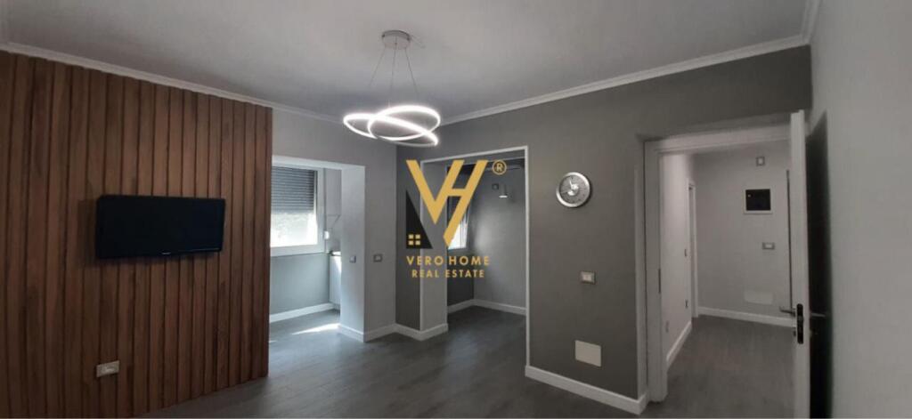 UFFICIO 59 M2 IN AFFITTO A SHKOLLA E KUQE 500 EURO