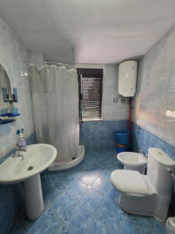 APARTAMENT 2+1+ POST PARKIMI ME QIRA PRANE ''EYE OF TIRANA'', QENDER 700 € /Muaj