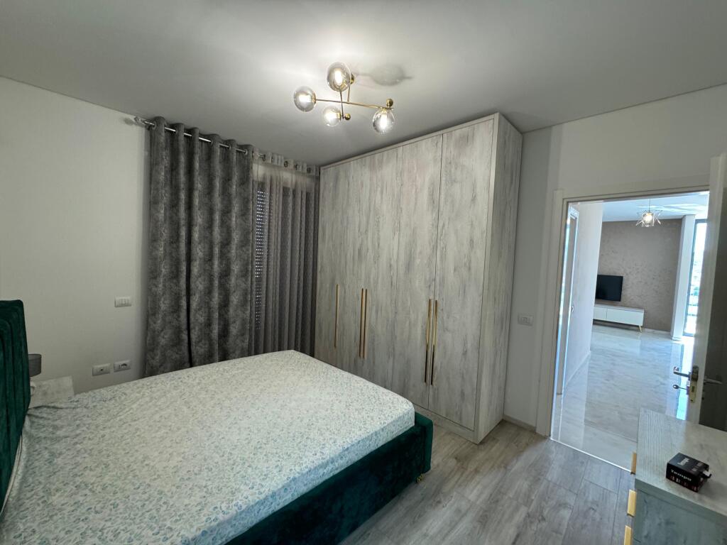 Affitto, super appartamento 2+1+2  9° piano, palazzo nuovo con 2 ascensori  Appena arredato, mai abitato prima  Prezzo 900€  Vicino a Milo 2000, di fronte a Amerikan 3