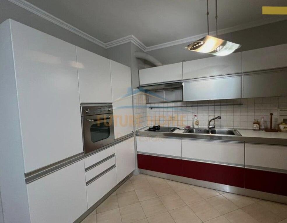 Jepet me Qira Apartament 1+1, Pazari i Ri, Tiranë