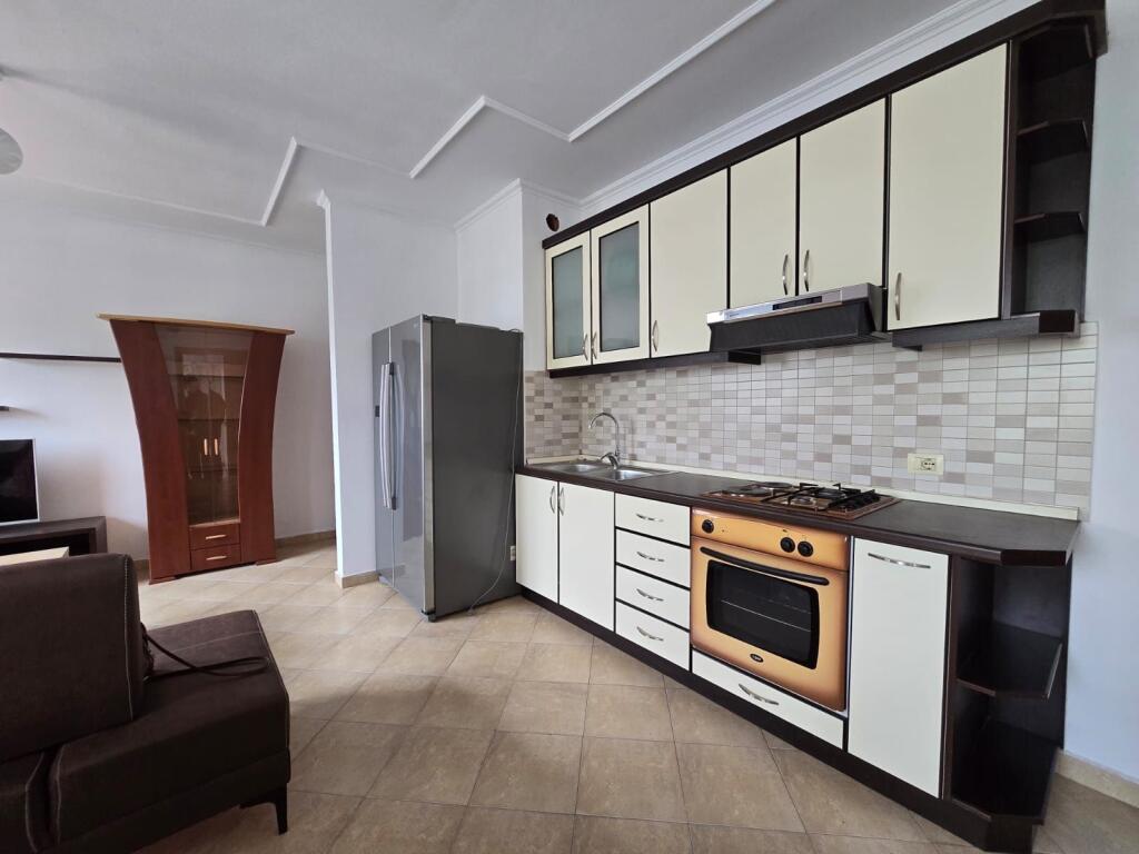 Apartament me qera 2+1+2 ne rrugen Jordan Misja.Post parkimi i perfshire.