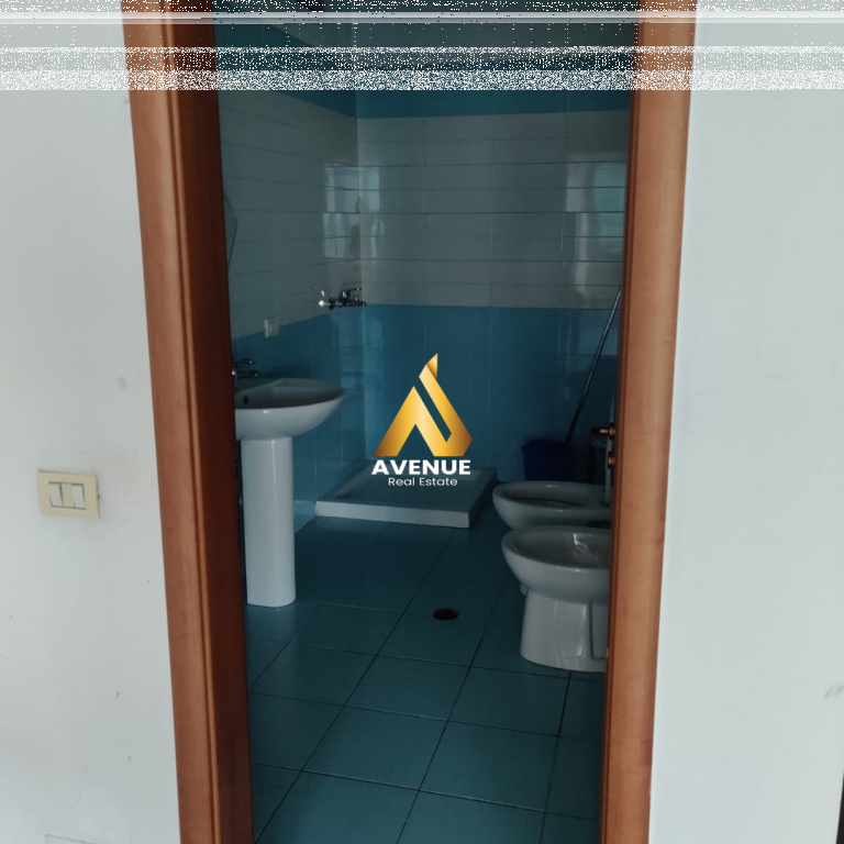 Jepet me qira ambient biznesi, kthesa e Kamzës, Tiranë