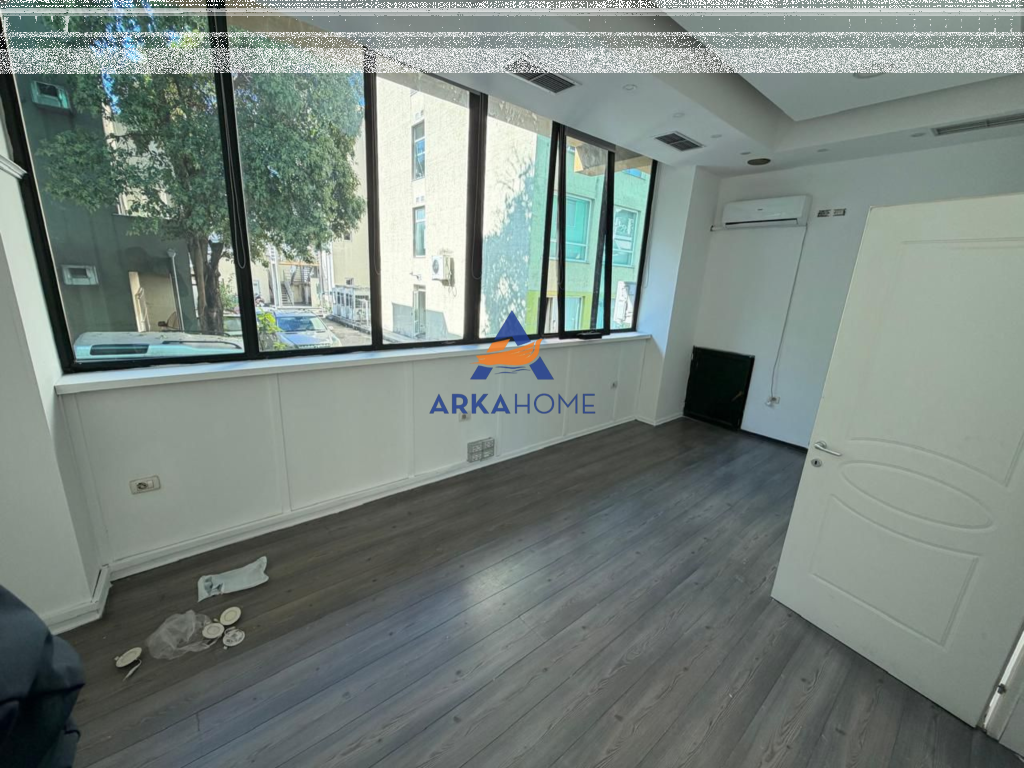AFFITTASI UFFICIO DI 150M2 "IN VASIL SHANTO" 1500 EURO