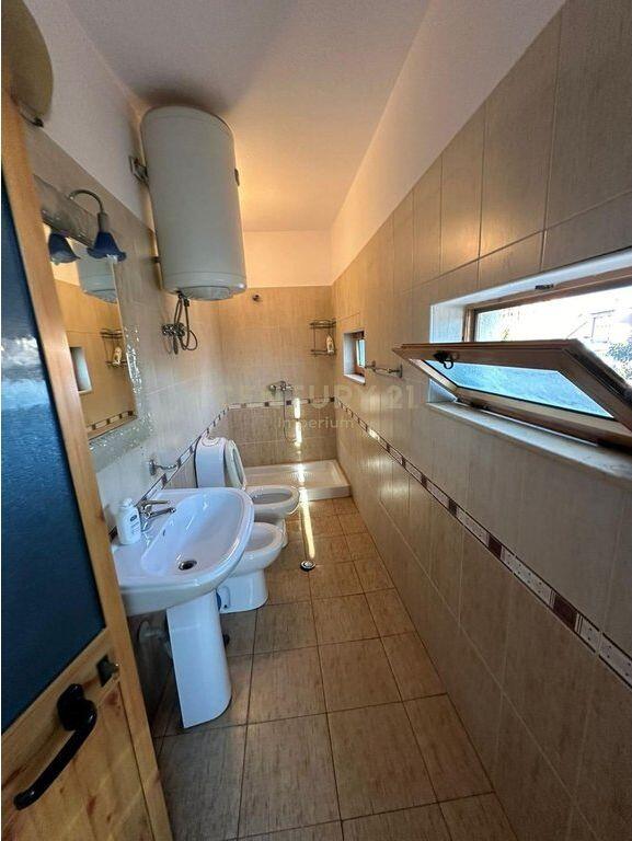 Jepet me qira ambient banimi 2+1 pranë fabrikës së miellit
