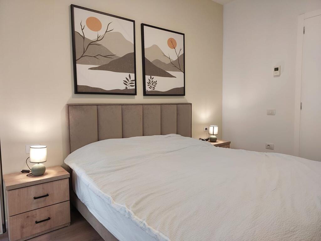 Jepet me qira apartament modern 2+1 në Rrugën e Elbasanit!