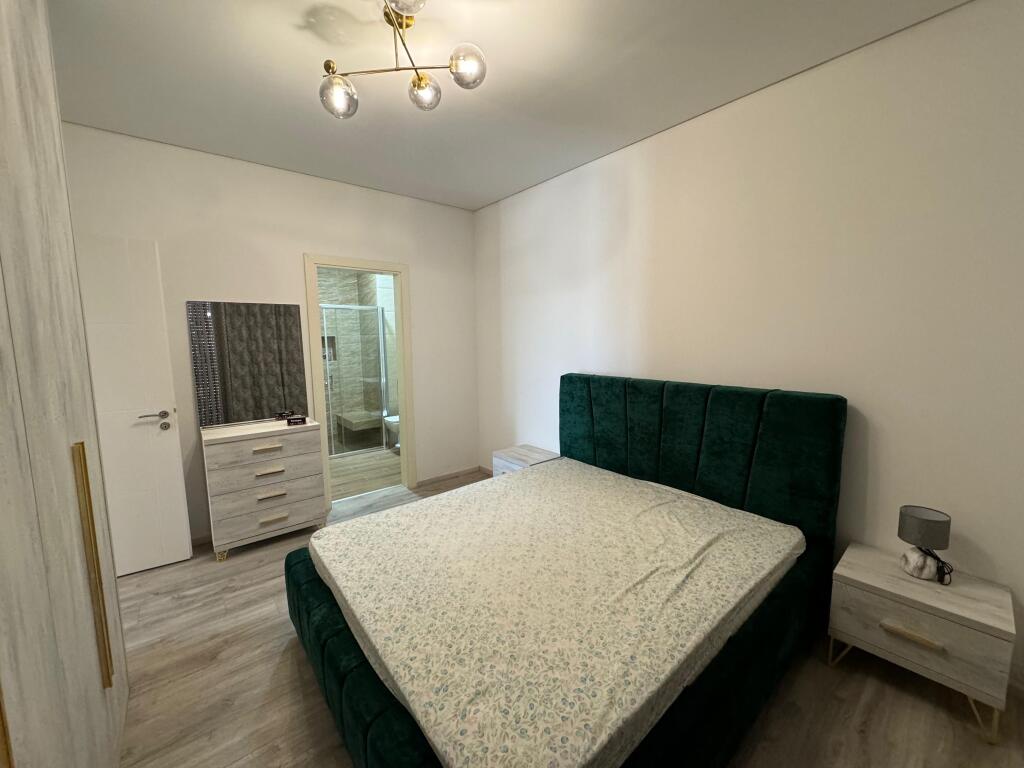 Affitto, super appartamento 2+1+2  9° piano, palazzo nuovo con 2 ascensori  Appena arredato, mai abitato prima  Prezzo 900€  Vicino a Milo 2000, di fronte a Amerikan 3