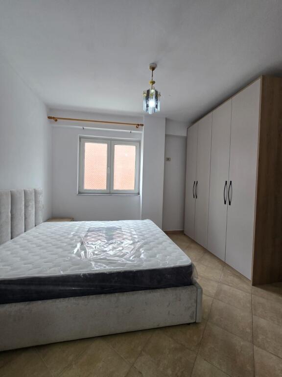 Apartament me qera 2+1+2 ne rrugen Jordan Misja.Post parkimi i perfshire.