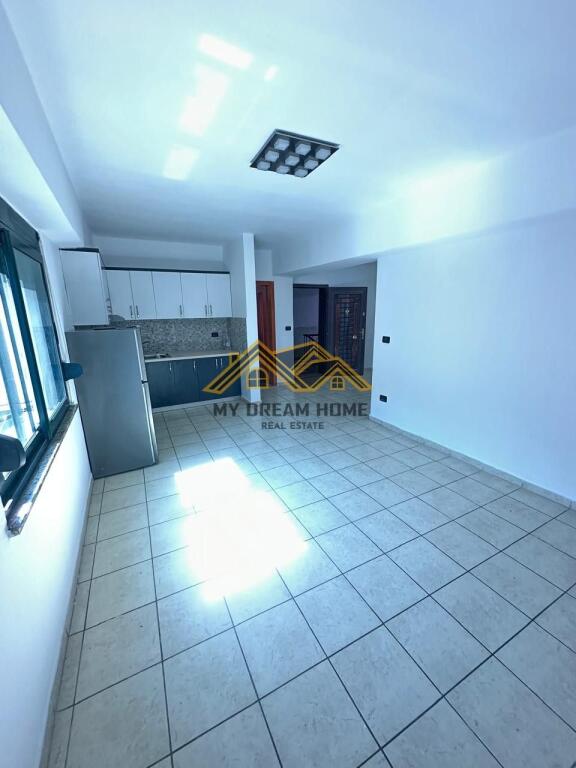 VENDESI APPARTAMENTO 1+1 CENTRO DURAZZO!