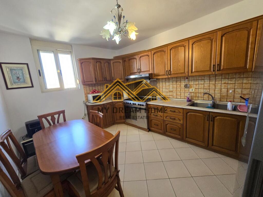 SHITET APARTAMENT 2+1+2 TEK MUZEUMI NE DURRES!