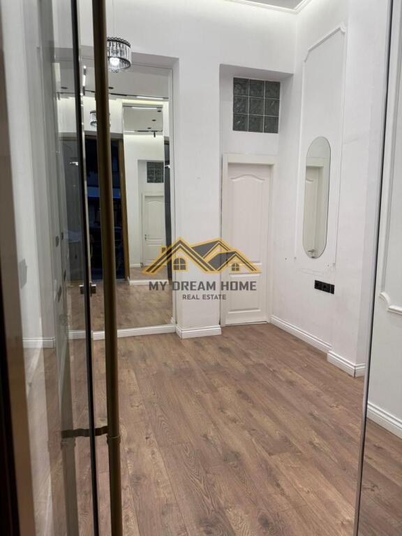 SHOP FOR SALE NEAR THE MUSEUM ON THE MAIN STREET DURRES!