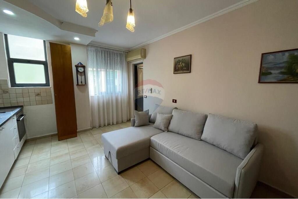 Apartament 1+1 me qira pranë Shkollës së Baletit, Rruga e Elbasanit